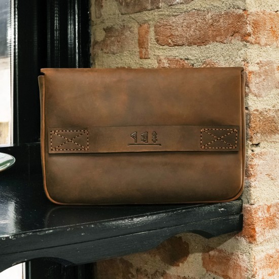Genuine Leather / Poseidon Recma Slim Handbag - Italian Brown